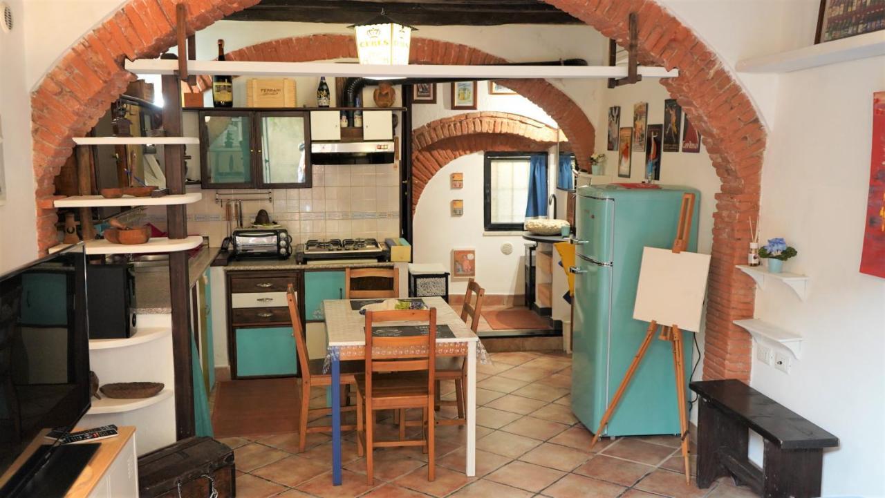 La Taverna Di Gianni Near The Beach Italy Riviera Savona Exterior foto